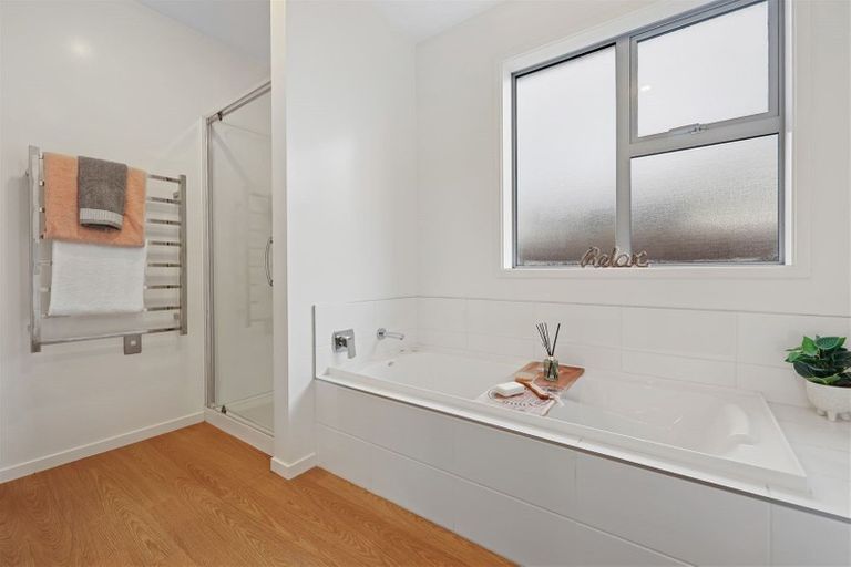 Photo of property in 6 Handley Crescent, Wigram, Christchurch, 8042
