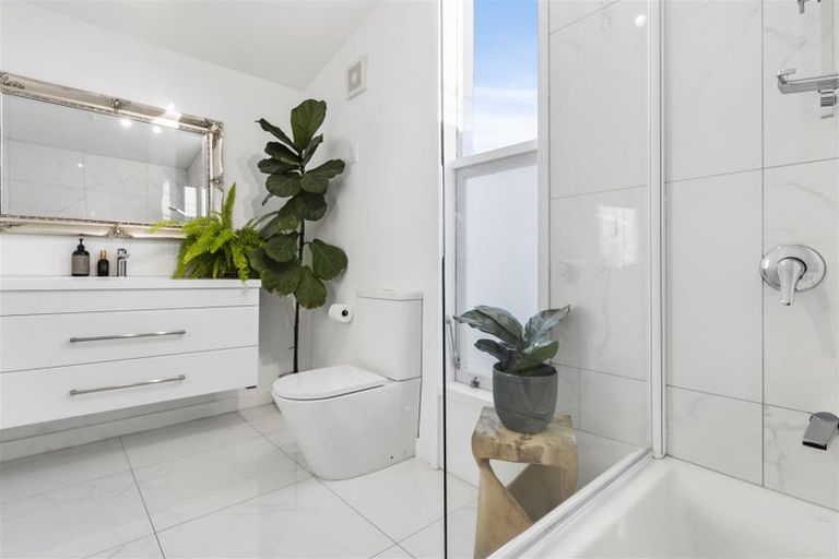 Photo of property in 52a Hatton Road, Orewa, 0931