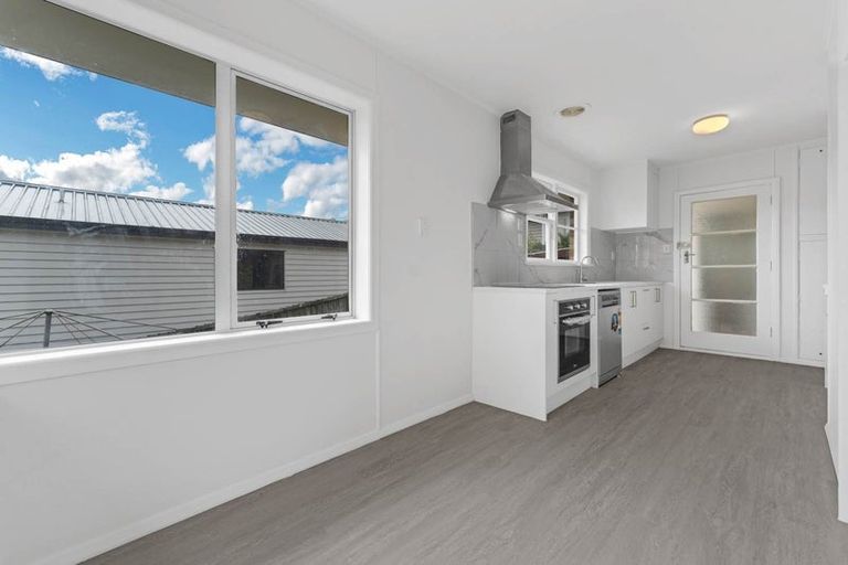 Photo of property in 28 Ellen Street, Manurewa East, Auckland, 2102