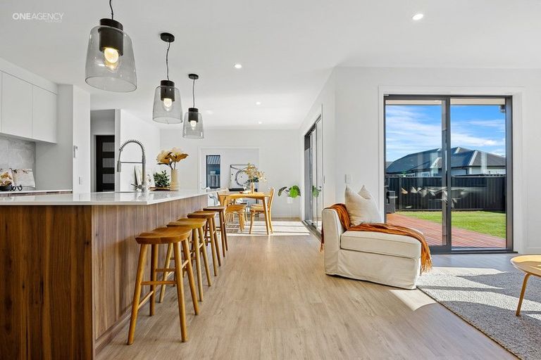 Photo of property in 6 Oakville Close, Rangiora, 7400