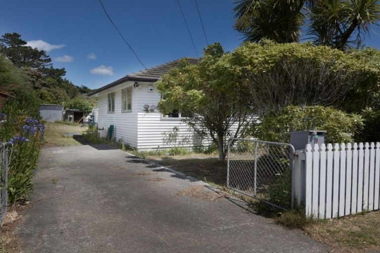 Photo of property in 2 Owhiti Street, Titahi Bay, Porirua, 5022