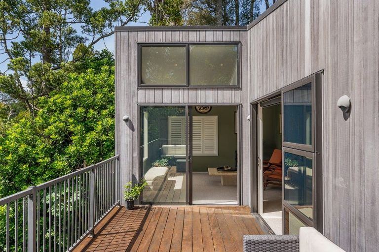 Photo of property in 64 Otitori Bay Road, Titirangi, Auckland, 0604