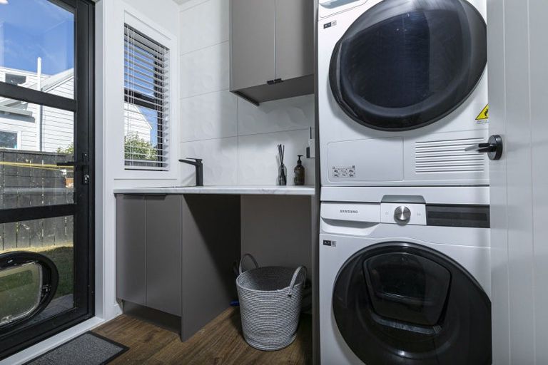 Photo of property in 2a Roland Road, Greenhithe, Auckland, 0632