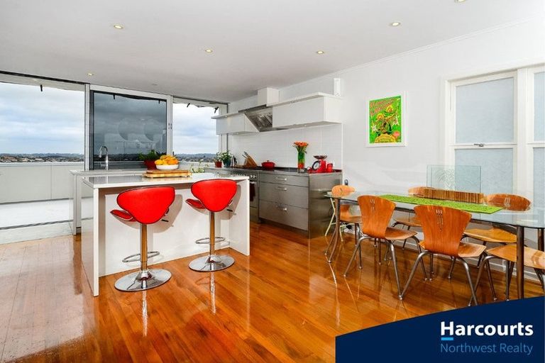 Photo of property in 148 Luckens Road, West Harbour, Auckland, 0618