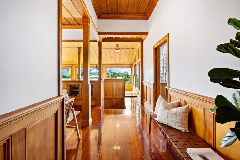 Photo of property in 18 Sealy Road, Bluff Hill, Napier, 4110