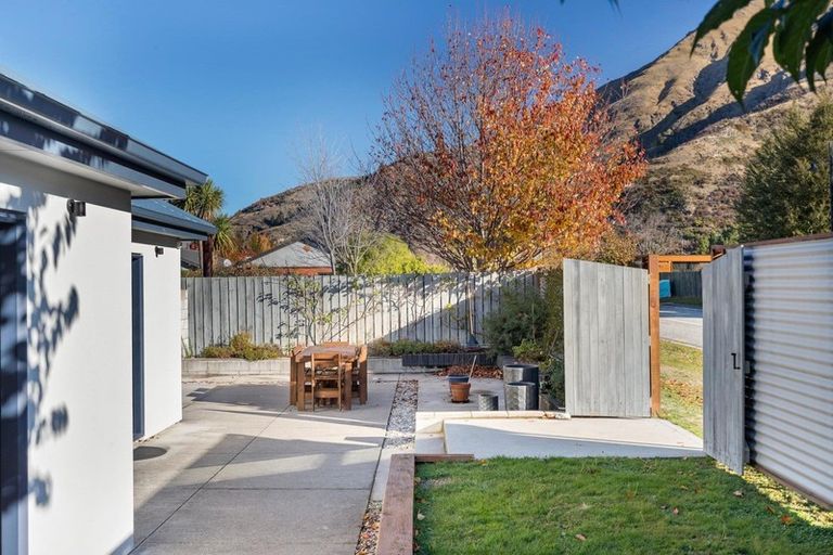 Photo of property in 2/1 Maple Court, Arthurs Point, Queenstown, 9371