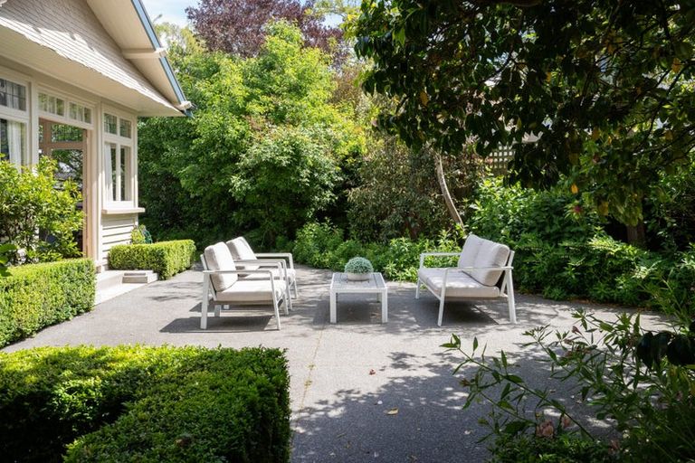 Photo of property in 11 Idris Road, Fendalton, Christchurch, 8052
