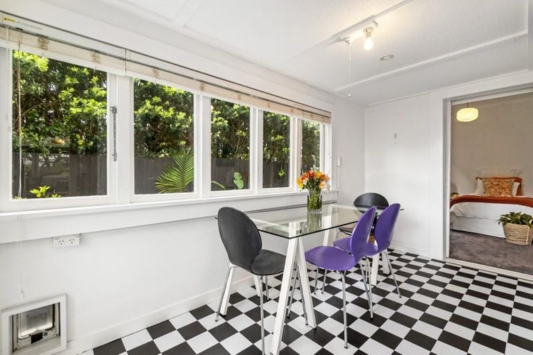 Photo of property in 1c Rutherford Street, Belmont, Auckland, 0622