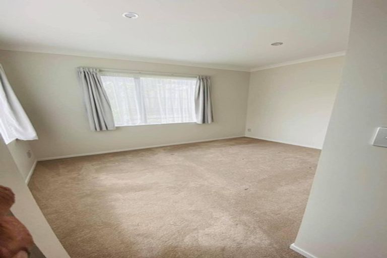 Photo of property in 30 Drumbuoy Drive, Flat Bush, Auckland, 2019