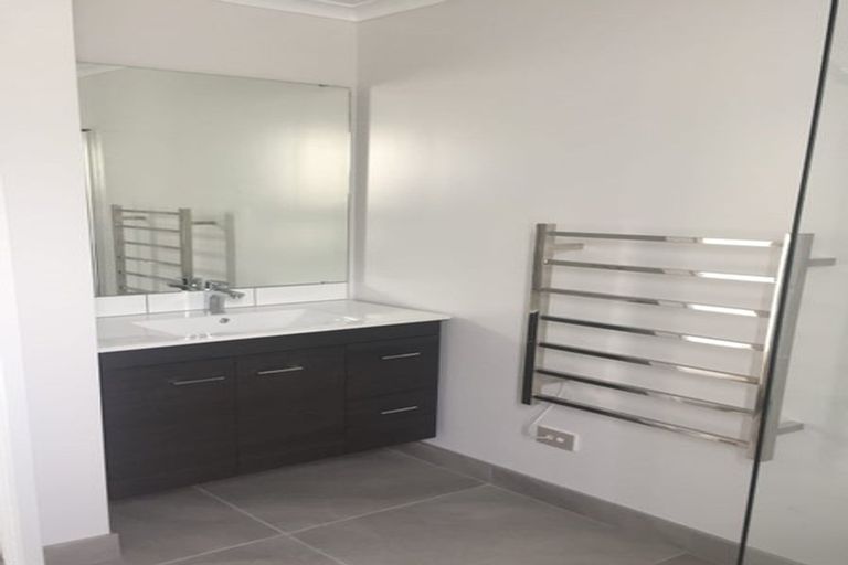 Photo of property in 81a Hobsonville Point Road, Hobsonville, Auckland, 0616