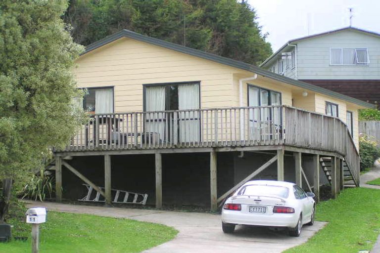 Photo of property in 11 Frosses Place, Massey, Auckland, 0614