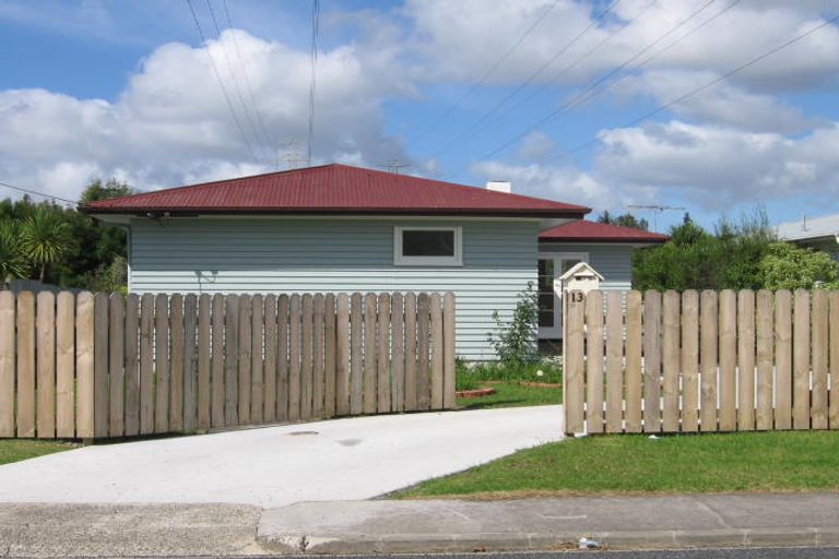 Photo of property in 13 Royal View Road, Te Atatu South, Auckland, 0610