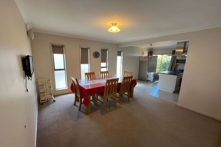 Photo of property in 2/23 Sunnyfield Crescent, Glenfield, Auckland, 0629