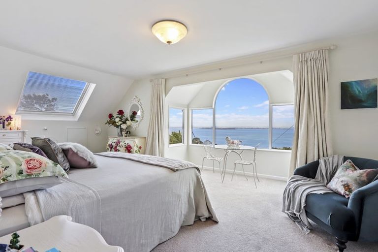 Photo of property in 98 Takahe Road, Titirangi, Auckland, 0604