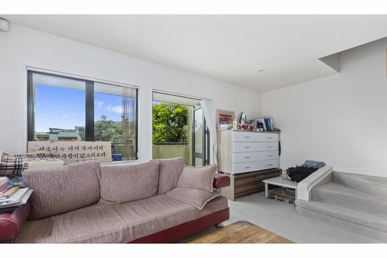 Photo of property in 1/7 Pannill Place, Oteha, Auckland, 0632
