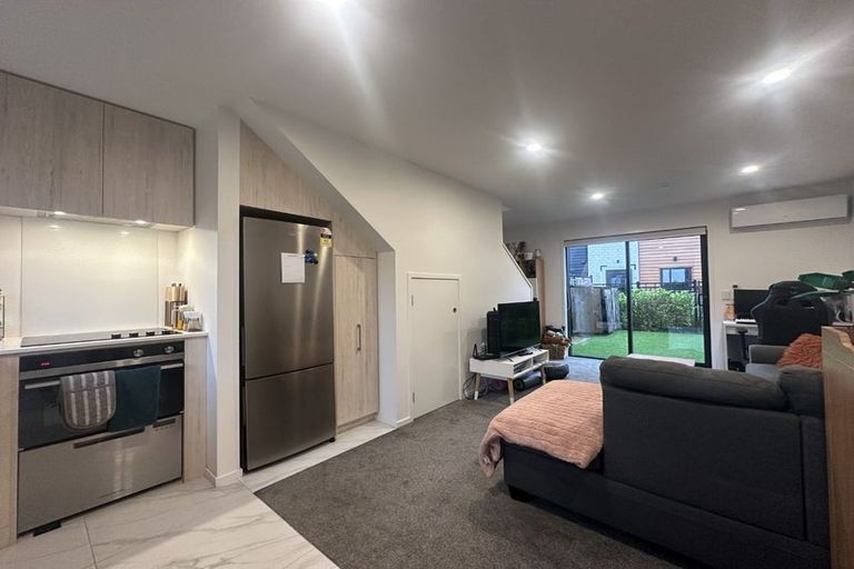 Photo of property in 7/170 Don Buck Road, Massey, Auckland, 0614