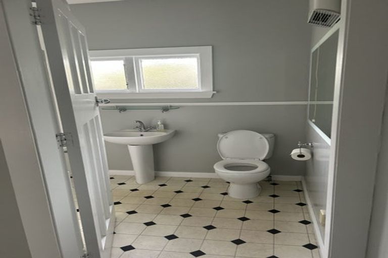 Photo of property in 172 Weston Road, St Albans, Christchurch, 8052