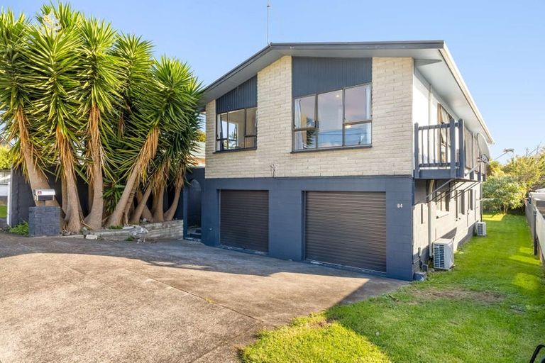 Photo of property in 84 Pioneer Road, Moturoa, New Plymouth, 4310