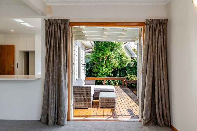 Photo of property in 5 Athlone Place, Hokowhitu, Palmerston North, 4410