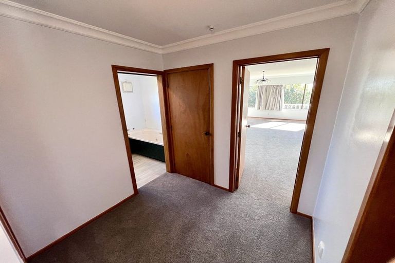 Photo of property in 6 Higham Ferrers Place, Red Beach, 0932