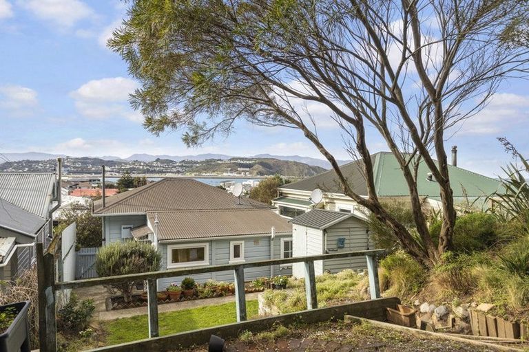 Photo of property in 176 Sutherland Road, Lyall Bay, Wellington, 6022