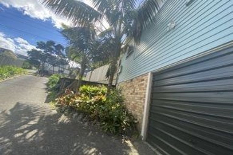 Photo of property in 23 Hogans Road, Glenfield, Auckland, 0629