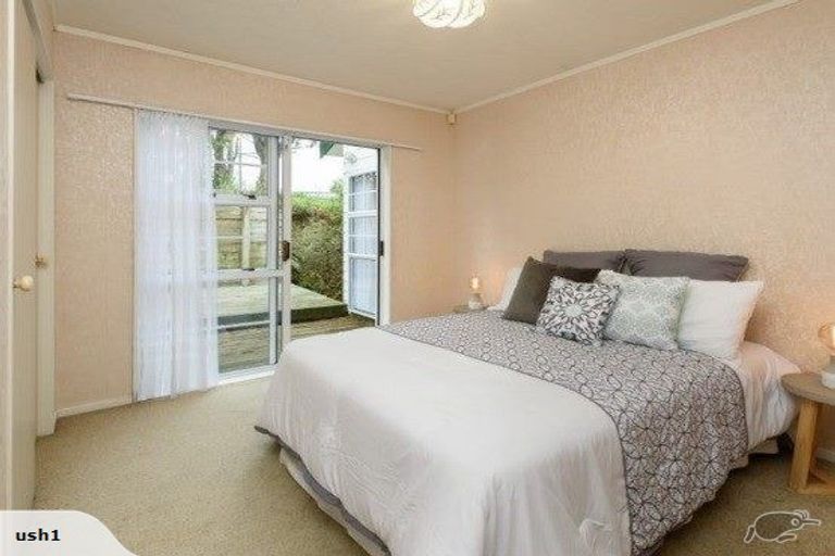 Photo of property in 53 Bassett Road, Johnsonville, Wellington, 6037