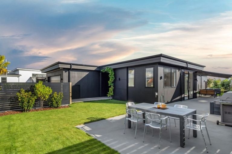 Photo of property in 33 Montia Close, Papamoa Beach, Papamoa, 3118