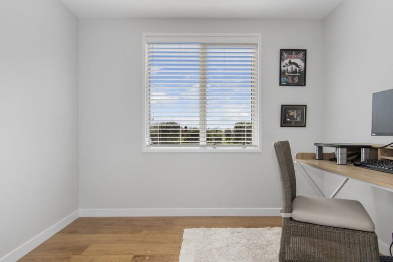 Photo of property in 33r Oceana Drive, Welcome Bay, Tauranga, 3175