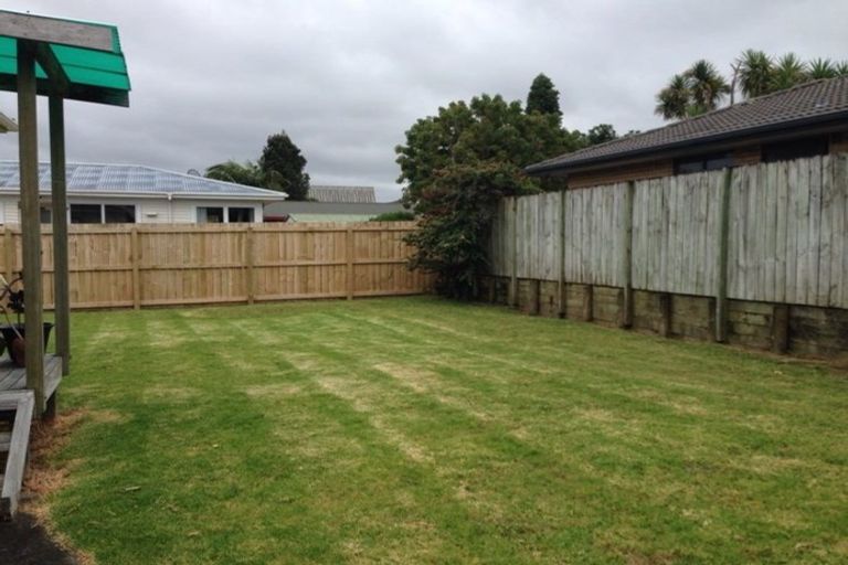 Photo of property in 3 River Road, Te Atatu Peninsula, Auckland, 0610