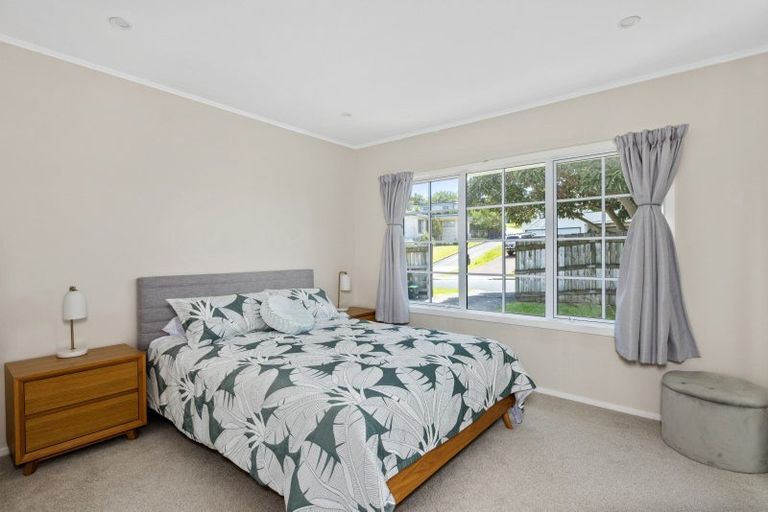 Photo of property in 9 Amorino Drive, Red Beach, 0932