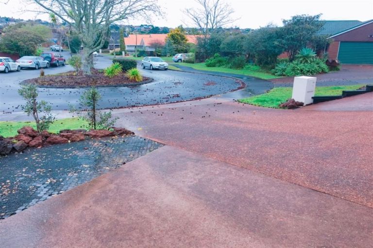 Photo of property in 16 Kerlin Crescent, West Harbour, Auckland, 0618