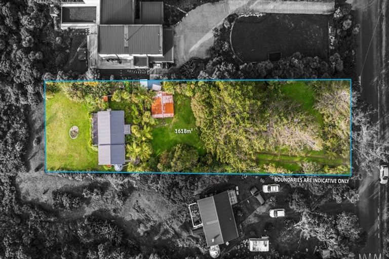 Photo of property in 11 Te Ahuahu Road, Piha, New Lynn, 0772