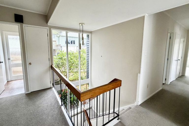 Photo of property in 19 Mappin Place, Chatswood, Auckland, 0626