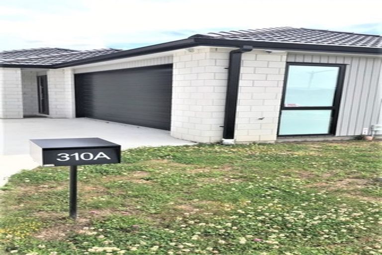 Photo of property in 310a Lakes Boulevard, Pyes Pa, Tauranga, 3112