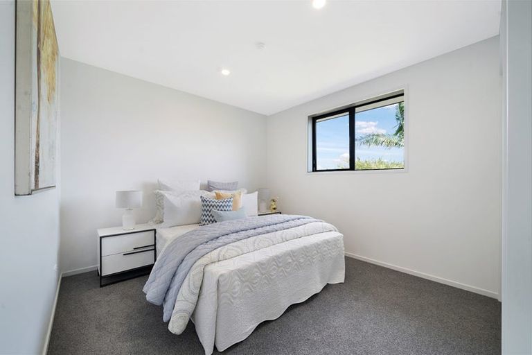 Photo of property in 8b Strid Road, Te Atatu South, Auckland, 0610