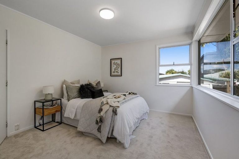 Photo of property in 3 View Road, Glenfield, Auckland, 0627