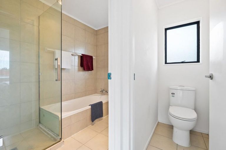 Photo of property in 2/38 Waverley Avenue, Glenfield, Auckland, 0629