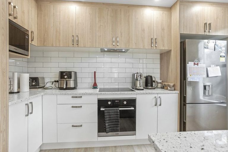 Photo of property in 48b Kemble Close, Mangere, Auckland, 2022