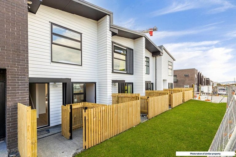 Photo of property in 54 Rauemi Way, Te Atatu South, Auckland, 0610