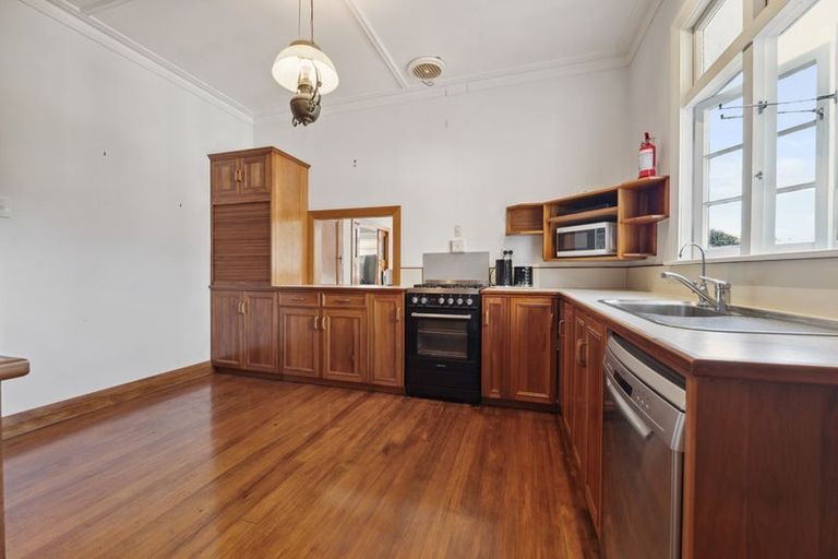 Photo of property in 355 High Street, Hawera, 4610