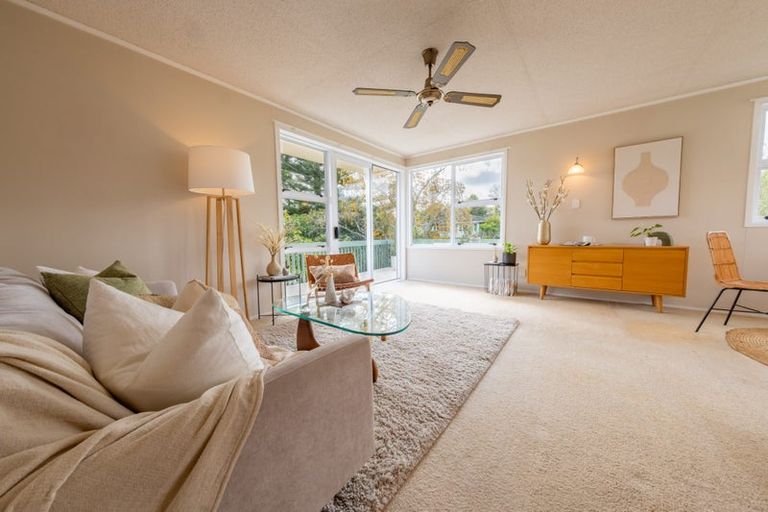 Photo of property in 18 Blakeborough Drive, Forrest Hill, Auckland, 0620