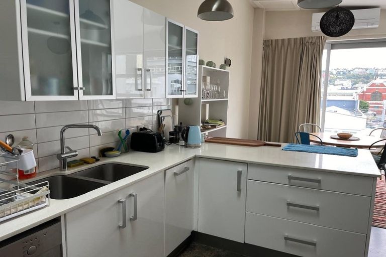 Photo of property in 25u5 Home Street, Mount Victoria, Wellington, 6011