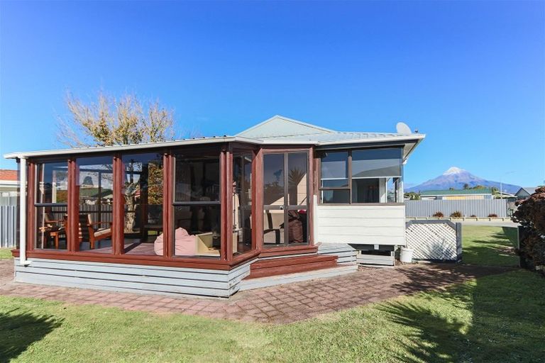 Photo of property in 10 Tawari Street, Inglewood, 4330