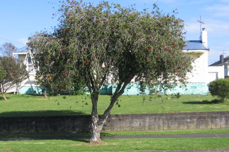 Photo of property in 30 Christmas Road, Manurewa, Auckland, 2102