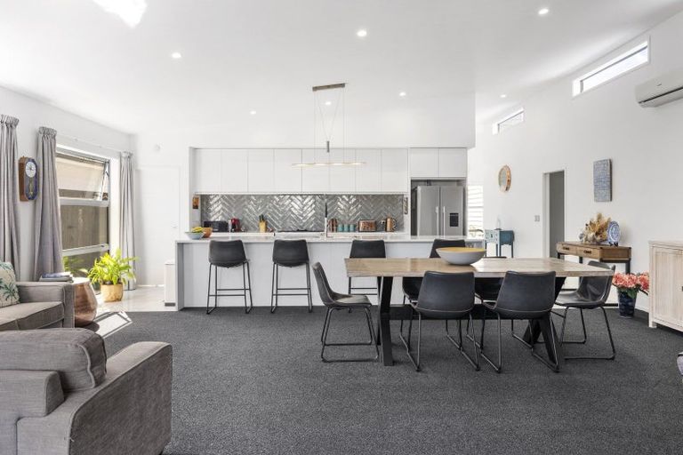 Photo of property in 10 Pimelea Street, Papamoa Beach, Papamoa, 3118