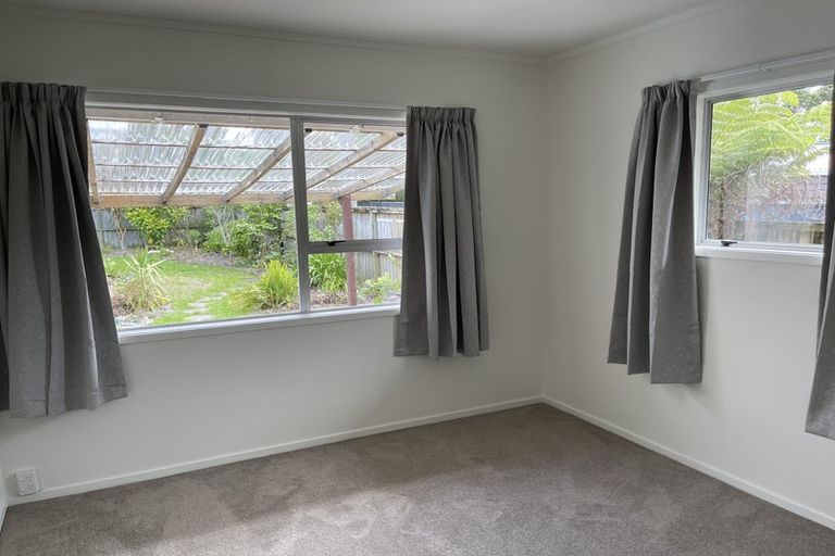 Photo of property in 24 Walton Street, Red Beach, 0932