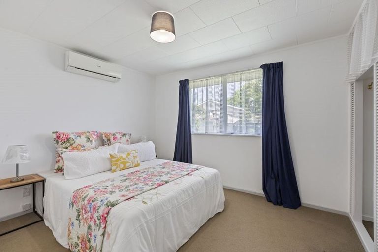 Photo of property in 15 Pine Street, New Lynn, Auckland, 0600