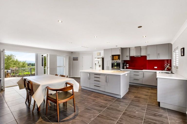 Photo of property in 15 Woodford Heights, Havelock North, 4130