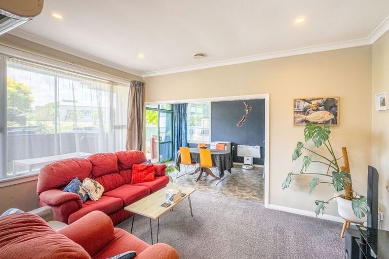 Photo of property in 28 Milton Street, Roslyn, Palmerston North, 4414